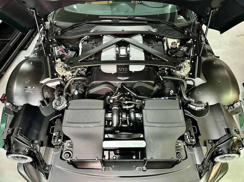 Traitement céramique Lyon protection carosserie Aston Martin Valour 