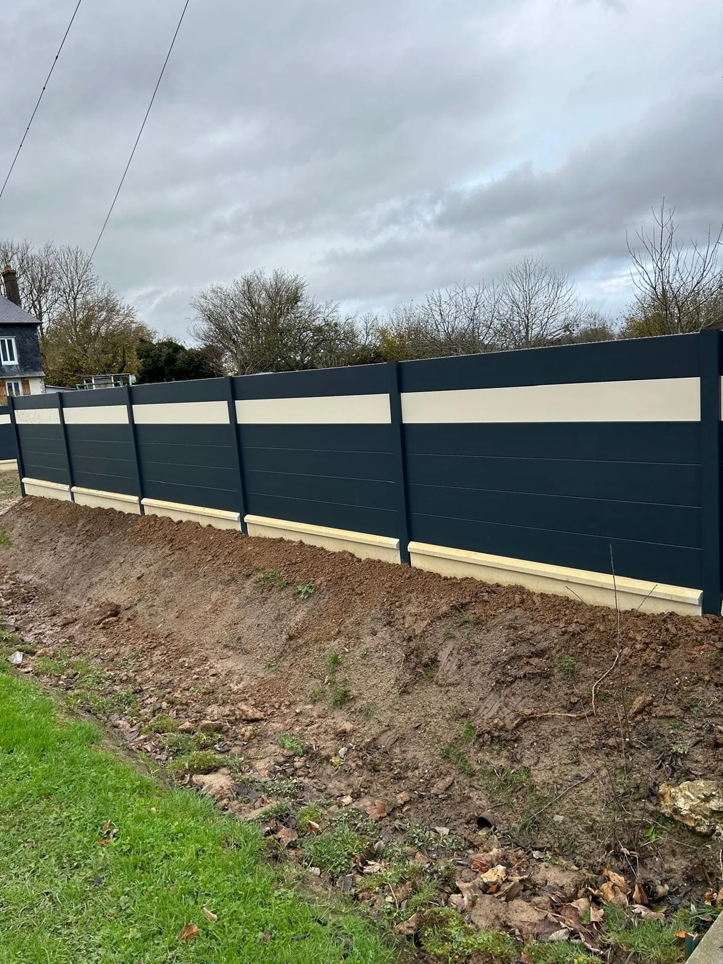Installation de Clôture en aluminium, un Modèle Occultant et Sur-Mesure à Rouen en Seine-Maritime 76 et Bois-Guillaume