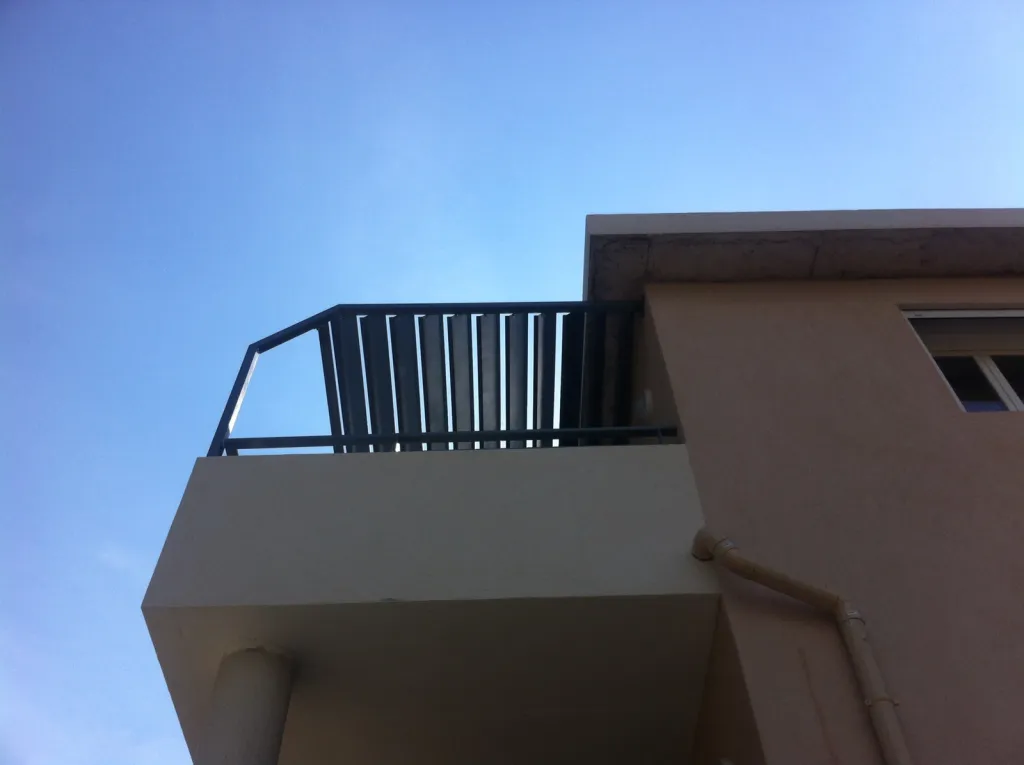 FABRICATION ET POSE TONNELLE MODERNE A VENTELLES SUR MESURE  MARSEILLE COTE BLEUE