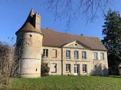 A vendre PAYS d’AUGE du CALVADOS : Château en pierres des XV et XVIII siècles entre LISIEUX (14100) et ORBEC (14290)