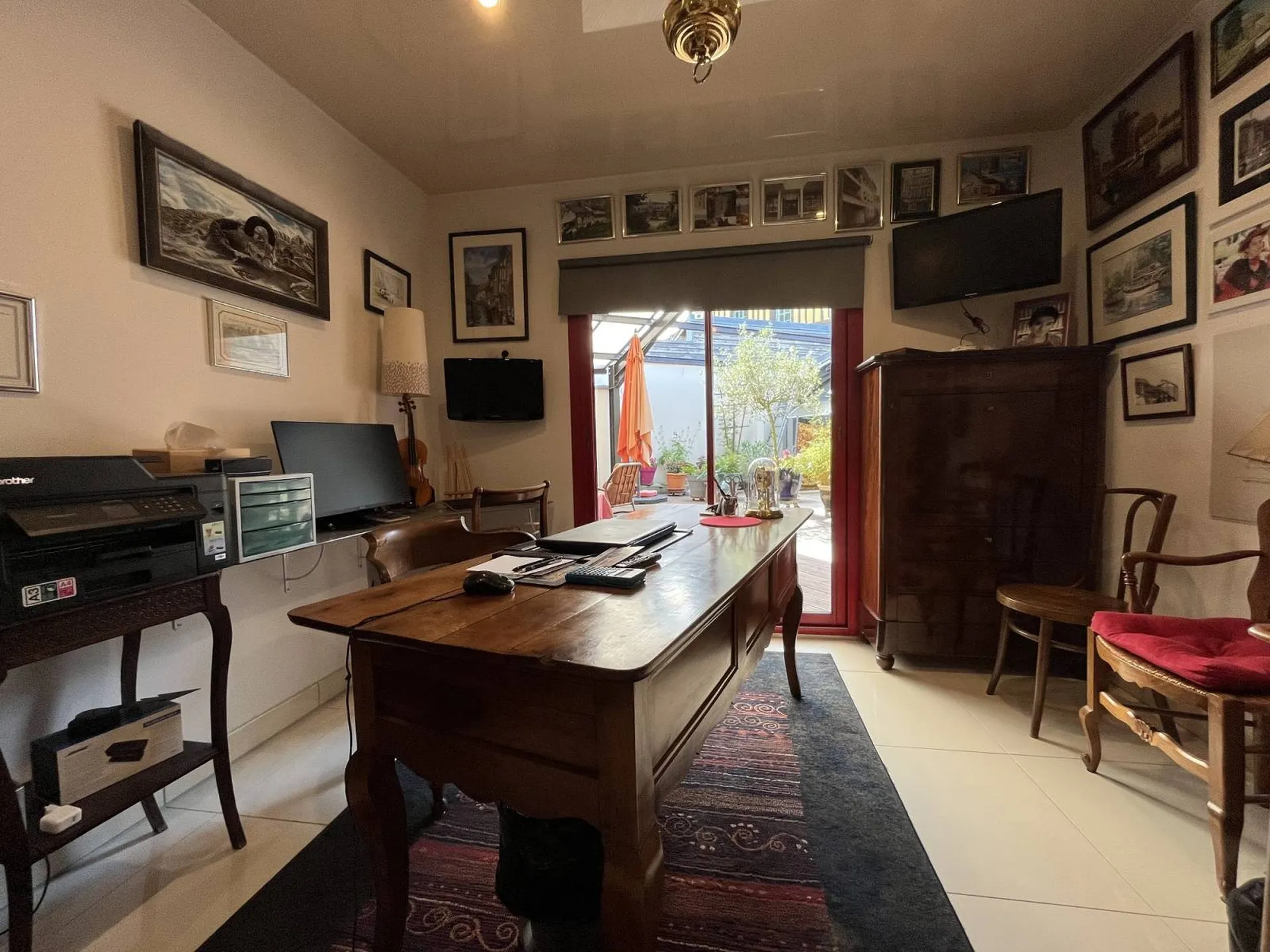 Ensemble immobilier, à vendre, avec ascenseur, situé en centre ville de Caudebec en Caux