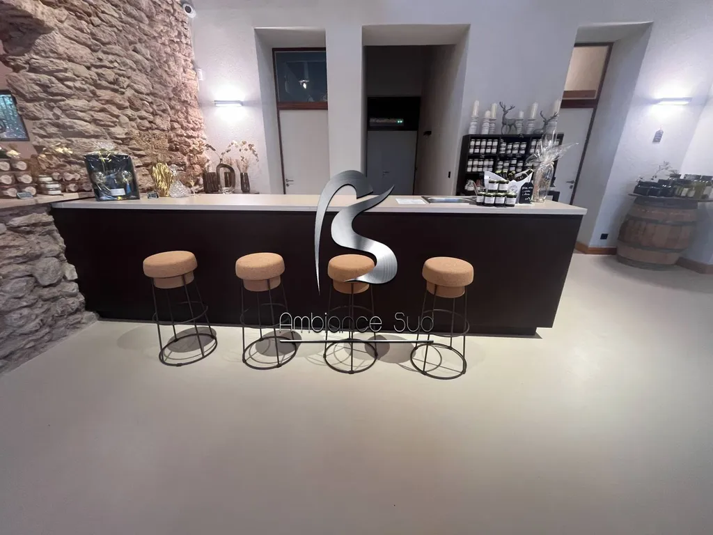 Sol de bureau en résine effet béton ciré aux Arcs près de Draguignan