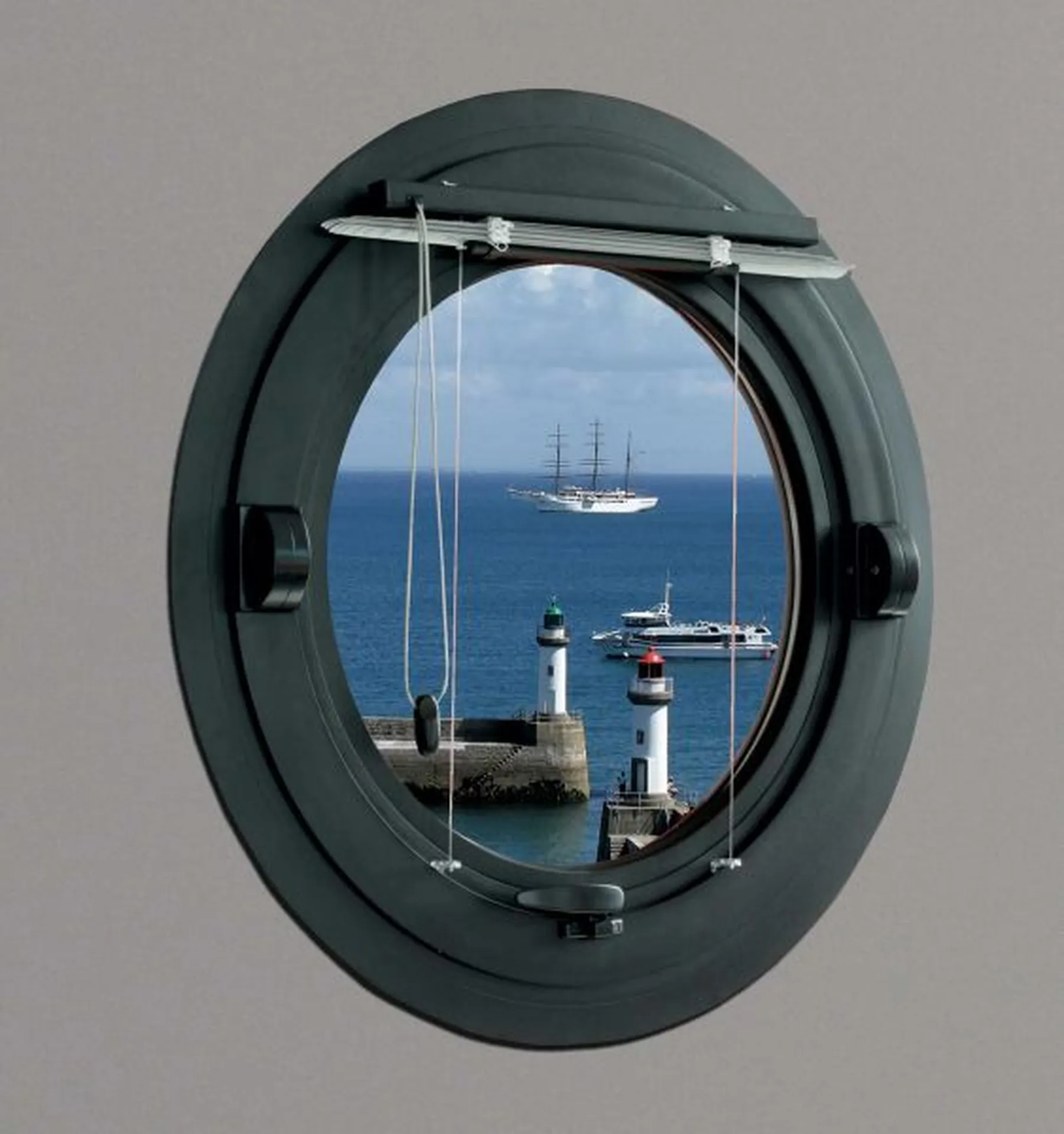 Réalisaiton et pose d'Oeil de boeuf en Aluminium sur Marseille 11e