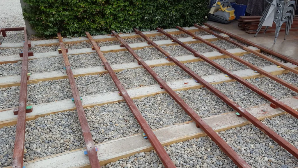 Création d'une Terrasse en Padouk à Meyreuil: Une Réalisation de la Parqueterie Aixoise