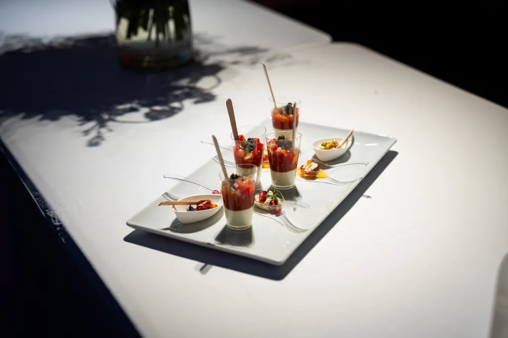 Quel est le meilleur format gastronomique pour un mariage de prestige : dîner assis, walking dinner scénographié ou expérience immersive multi-ateliers ?