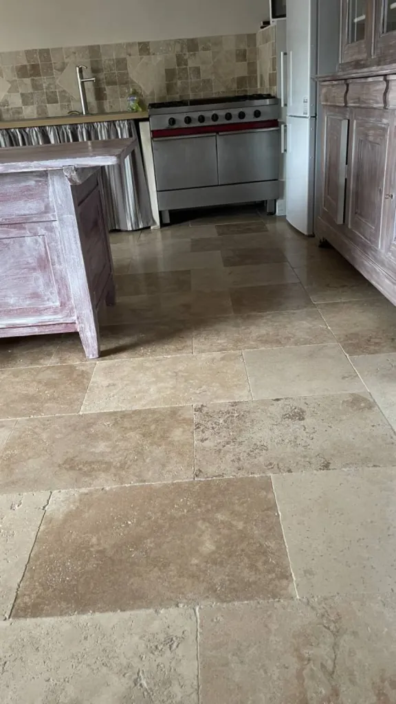 Pierre naturelle de Dordogne, Périgord, Travertin au 36 rue de Bourgogne à Paris