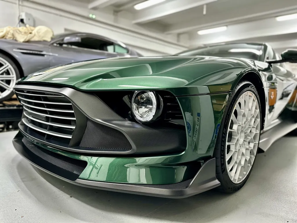 Traitement céramique Lyon protection carosserie Aston Martin Valour 