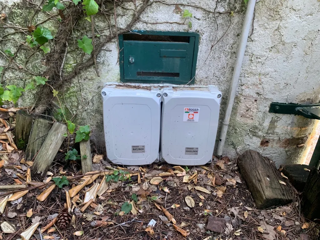 Installation automatisme de portail Roger Technology sur la commune de Peynier