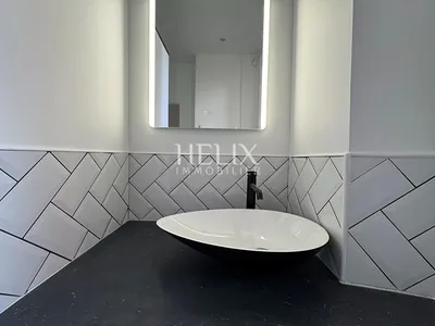 A louer, idéalement bien situé au coeur du centre ville à Saint-Germain-en-Laye, appartement 2 pièces avec une jolie verrière.