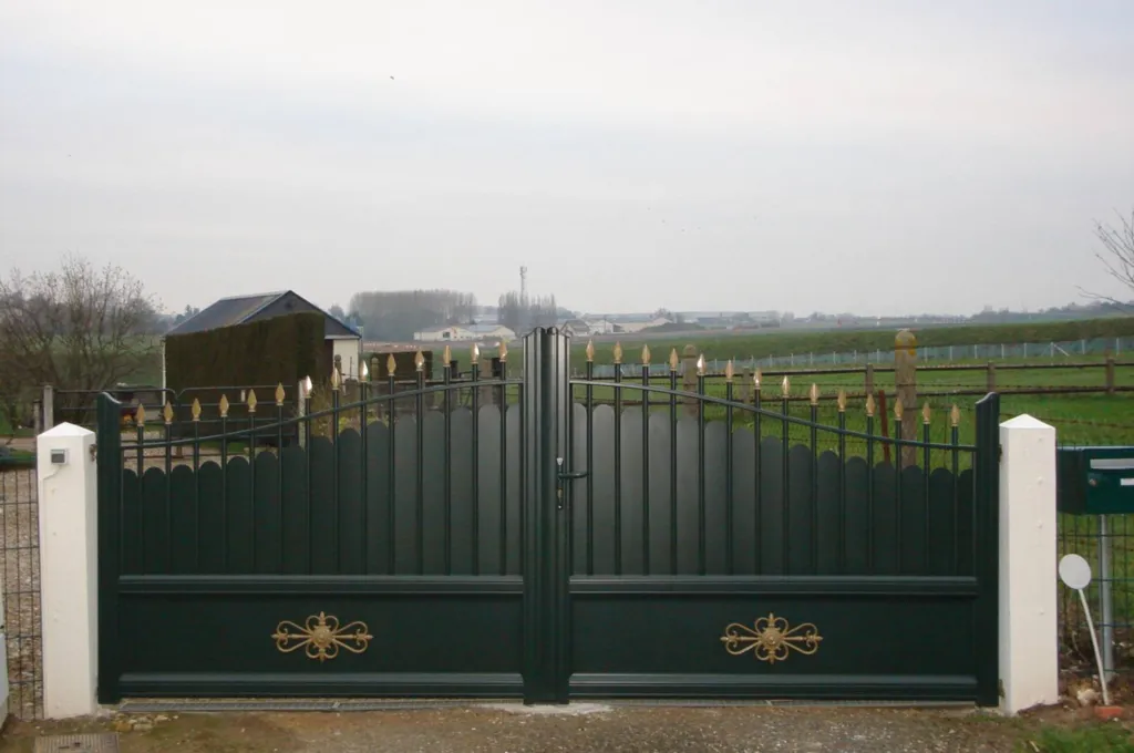 installation d'un portail en alu rétro en Normandie 