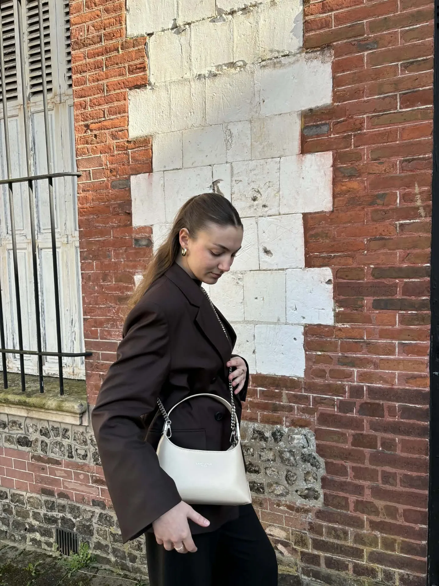 Sac Lancaster en cuir beige disponible chez Evasion à Eu