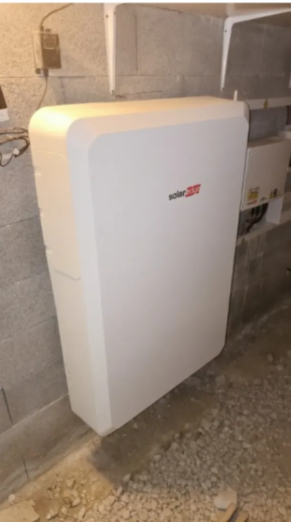 Batterie de stockage physique SolarEdge raccordé aux panneaux solaires 