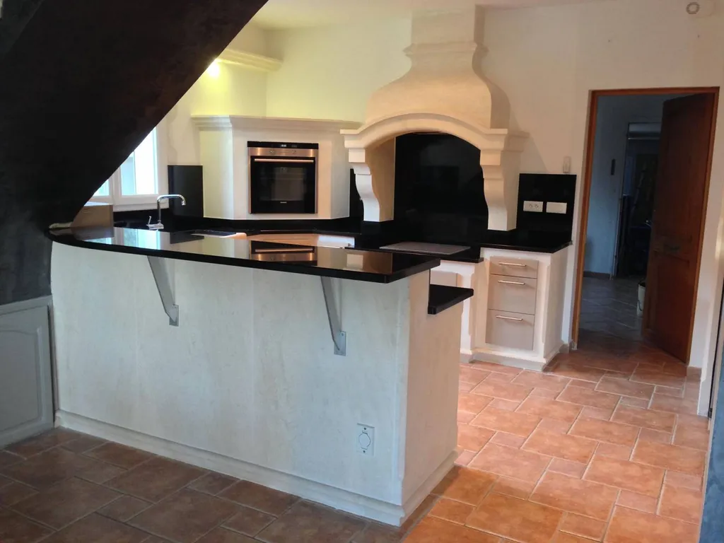 Cuisine en pierre blanche d'Estaillades