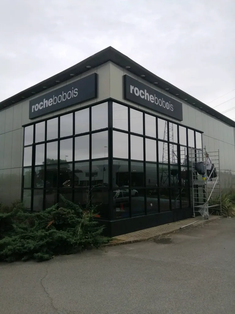 Réalisation de la pose d'un film solaire pour protéger du soleil à Montpellier