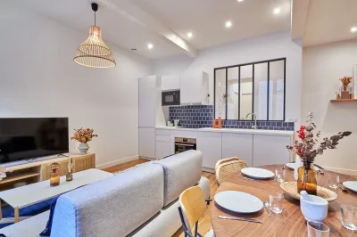 Création d'une verrière pour délimiter une cuisine à Bordeaux centre