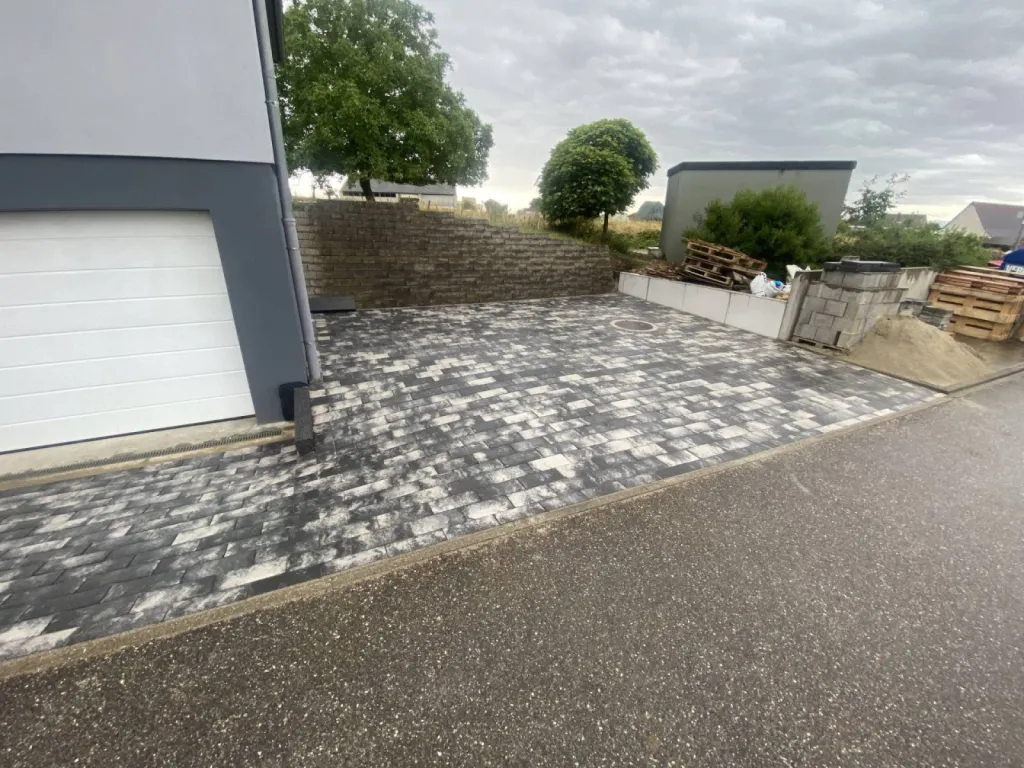 Terrasse d'une maison en pavé pour une maison à Ringeldorf CLK