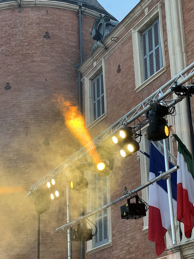 Prestation son et lumière Le Bal des Restos à Solliès-Pont VAR 83