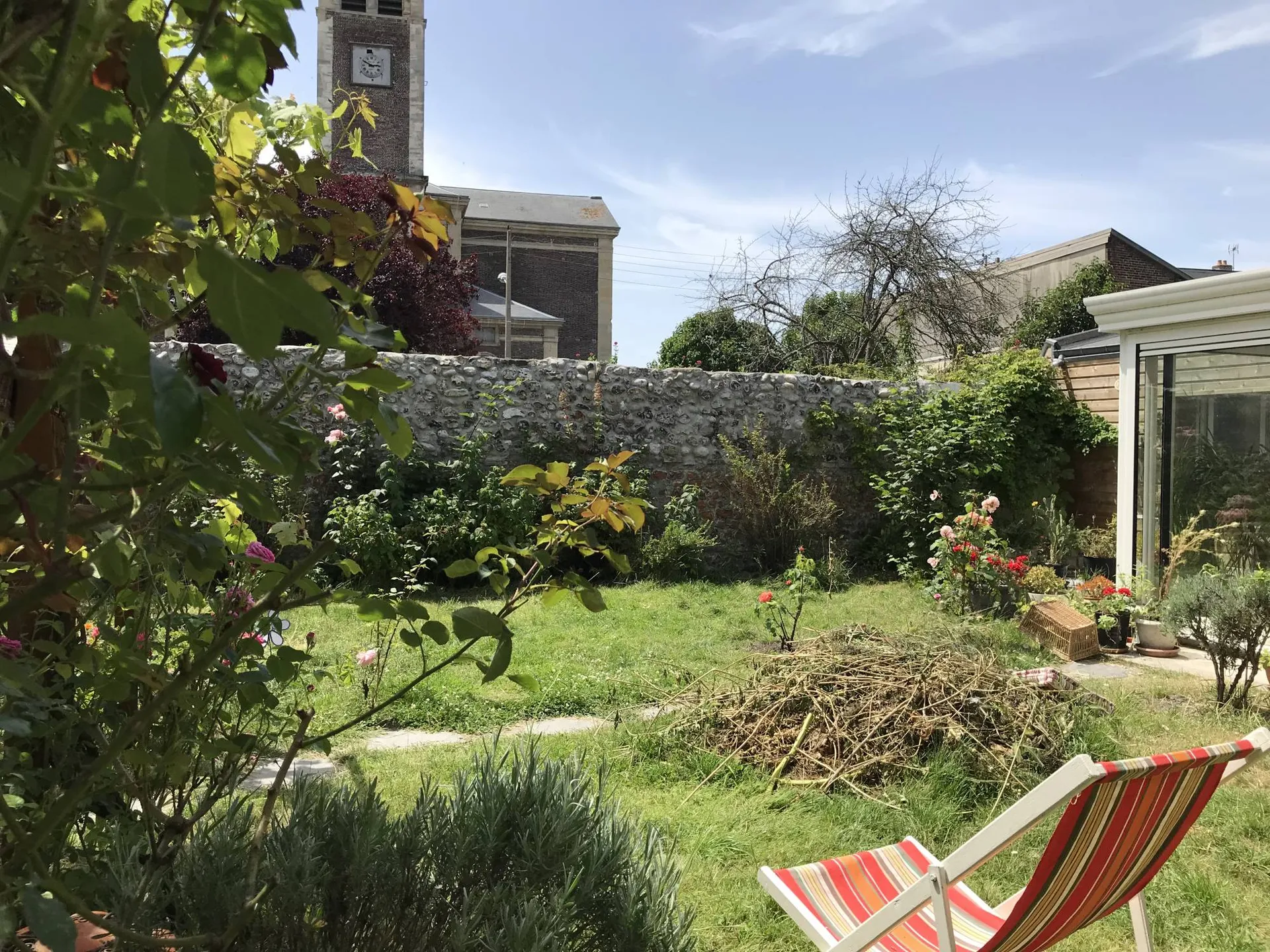 A vendre maison de vile avec petit terrain