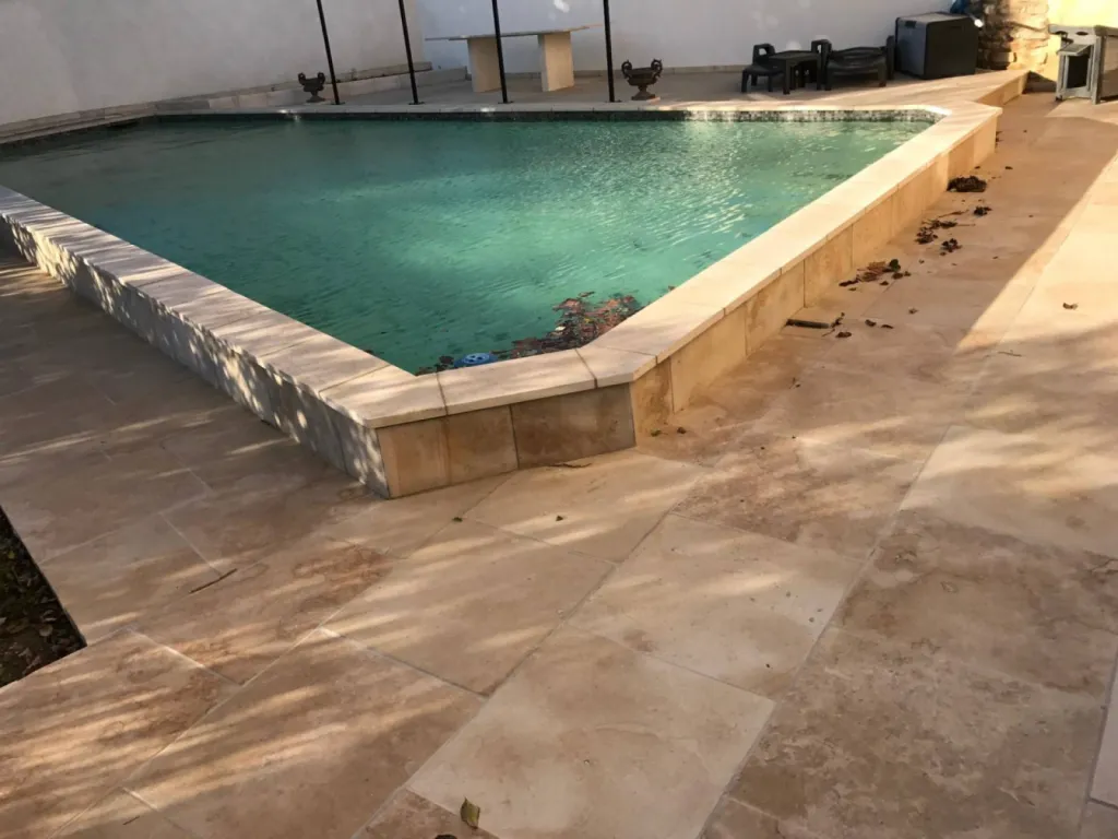 Terrasse en pierre de égrésée entre Montpellier et Apt