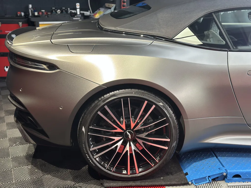 PPF complet sur Aston Martin DBS matte chez EMB Detailing proche Villefranche sur Saône 