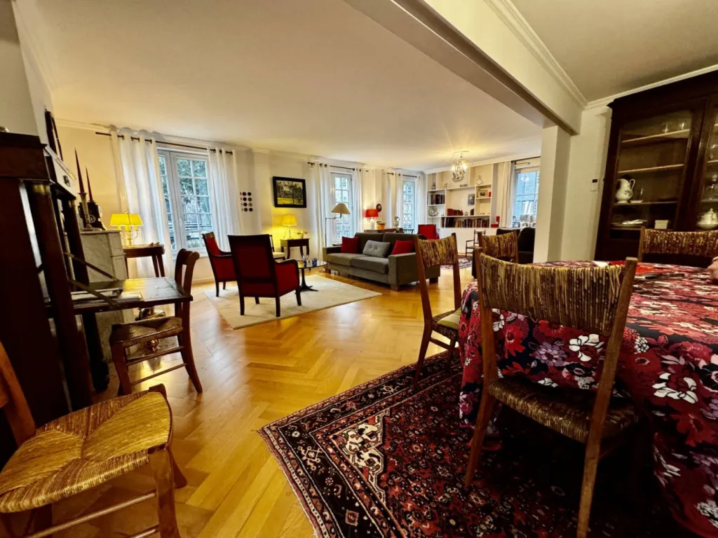 Acheter un appartement de 4 pièces avec 2 chambres et un parking