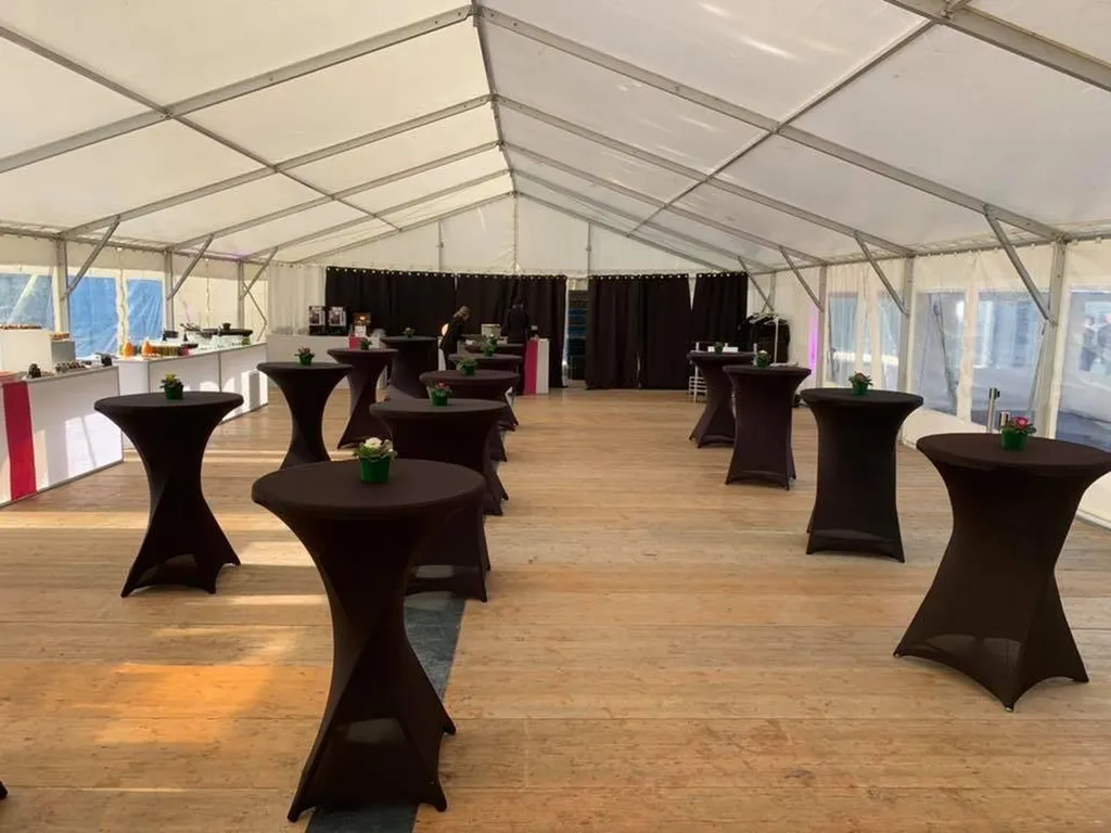 Mange-debout avec housse lycra noire