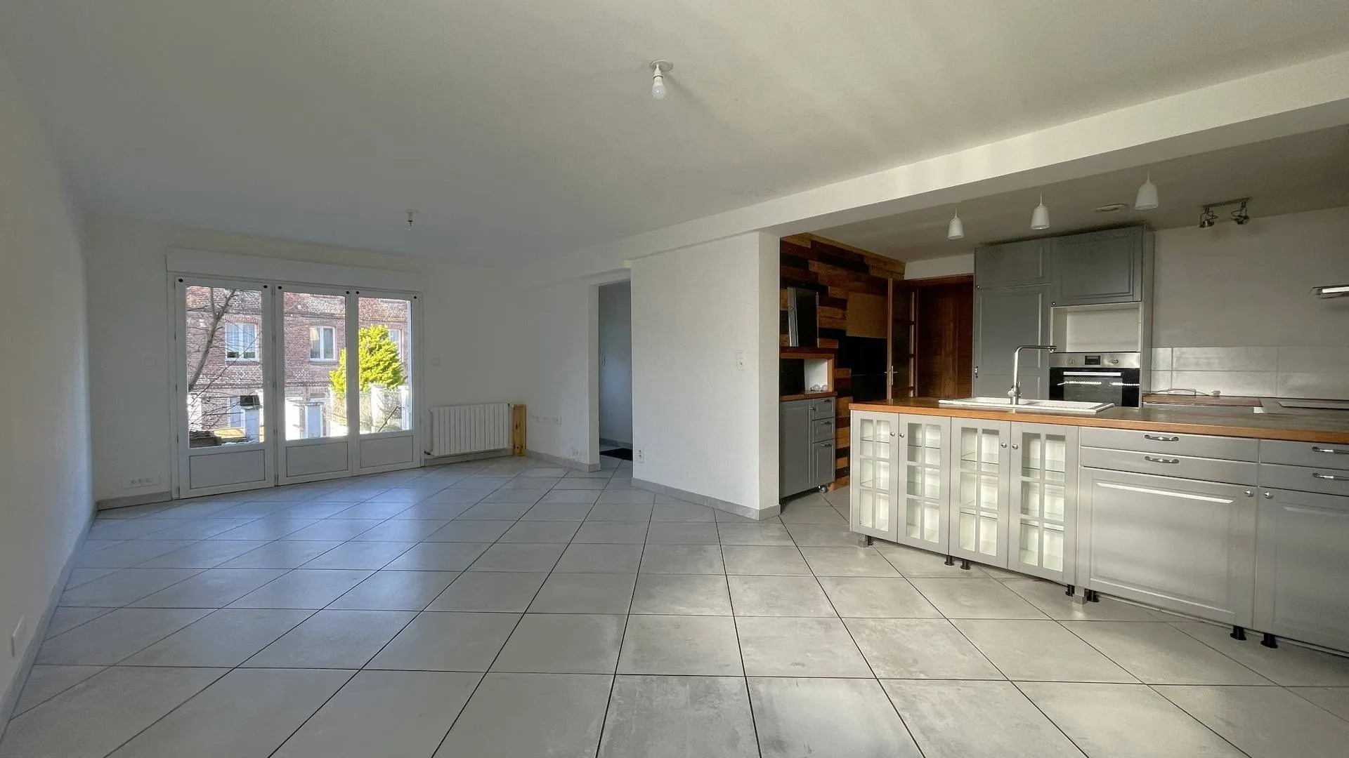 À vendre à Dieppe – Proche plage et centre-ville : Une maison spacieuse et lumineuse, parfaite pour allier confort et proximité des commodités.