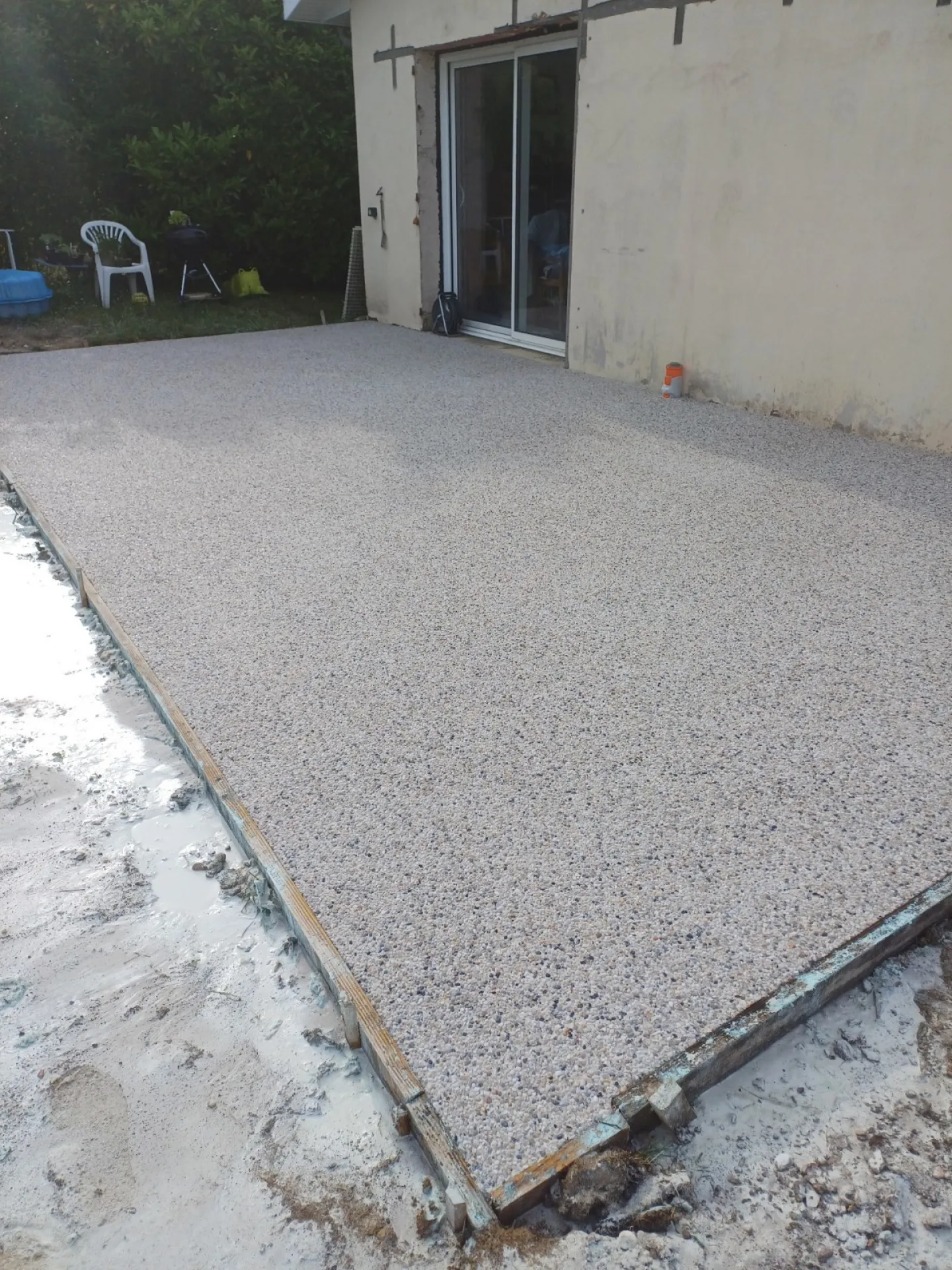 préparation et création  d'un béton désactivé ambiances 8r nacre Q2 sur la commune de cadaujac
