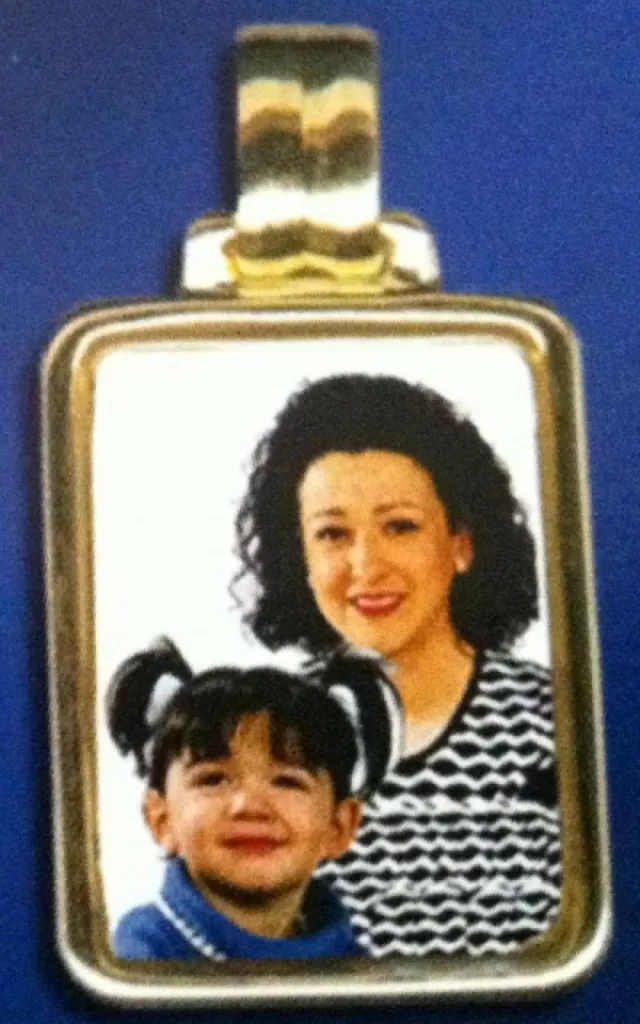 Medailles gravure en or jaune 18 carats avec photo couleur