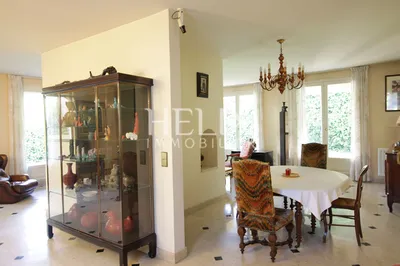 Comme une maison rue D'Alsace à Saint Germain en Laye vous avez la fôret domaniale à proximité de cet immeuble de caractère dans la plus belle ville des Yvelines à l'ouest de Paris