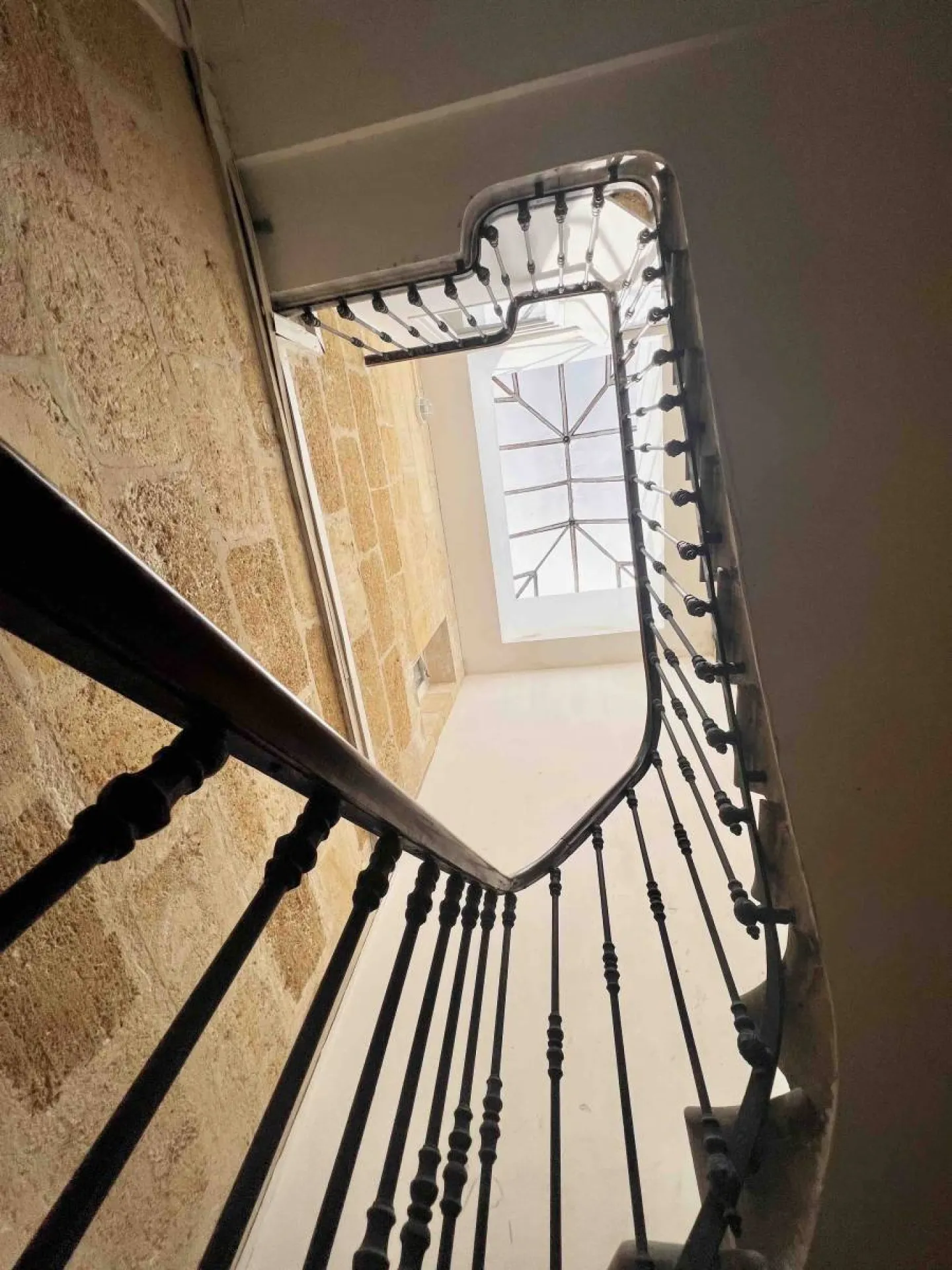 Vendu Charmant appartement T3 dans immeuble en pierre Bordeaux Quartier Nansouty 