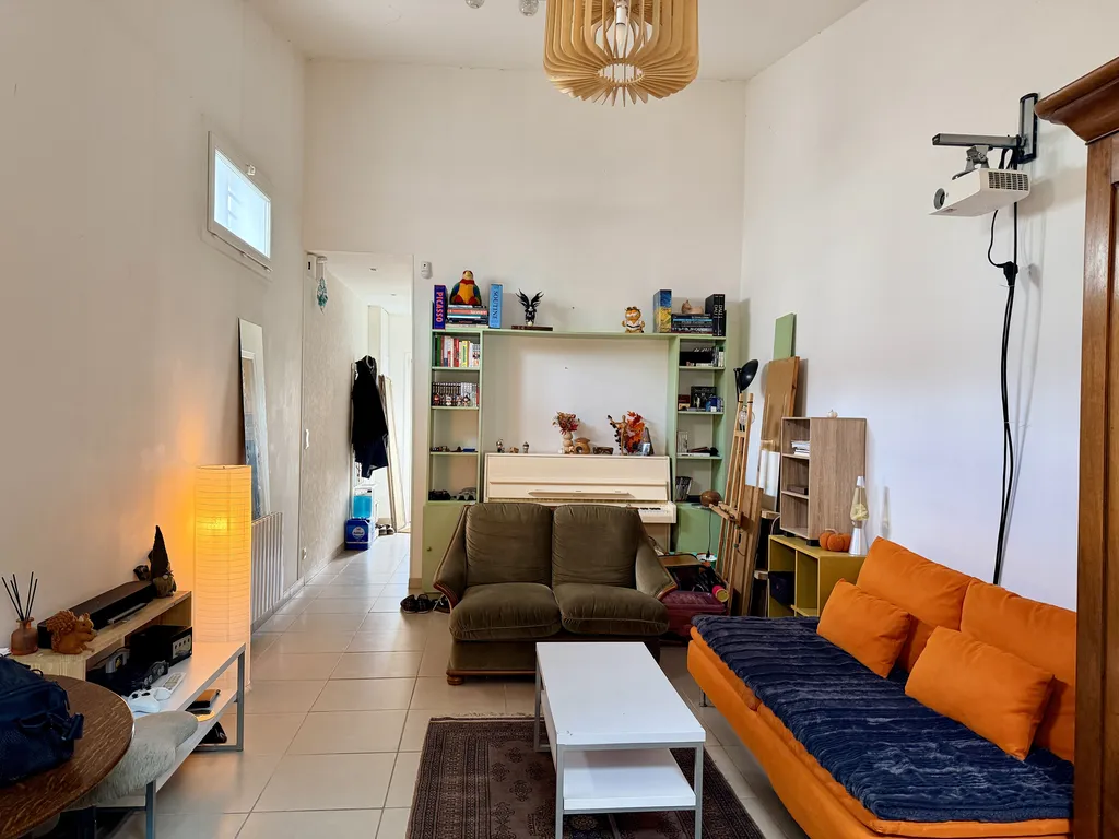 Acheter une maison de 46m2 avec dépendance de 17m2 à Mérignac (quartier Bourdillot) composée de deux chambres, 2 salle d'eau et d'un extérieur sans vis à vis.