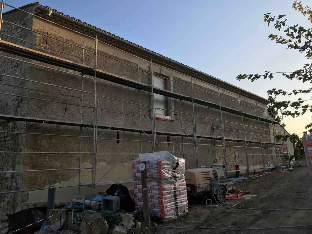 Rénovation en Pierre taillée sur ancien  Domaine viticole entre Vendres et Lespignan proche de Béziers 