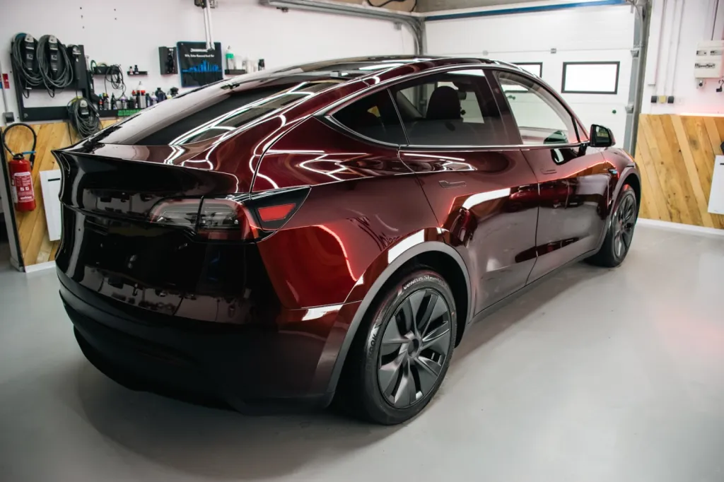Protection face avant en finition satinée sur Tesla Model Y à Compiègne