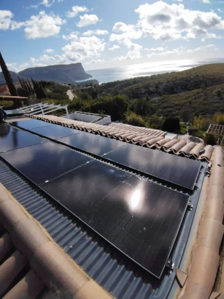 Remplacement de 16 panneaux solaire photovoltaïques à Cassis à côté de La Ciotat