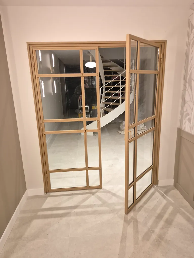 Aménagement intérieur avec verrière métallique sur mesure