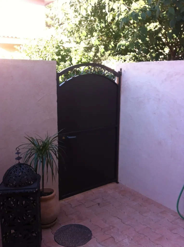 PORTE METALLIQUE DE JARDIN ENTRESSEN