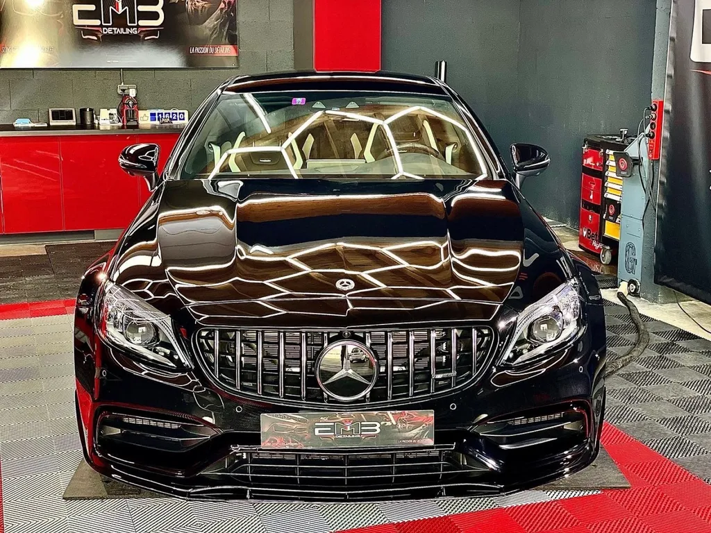 Protection carrosserie Traitement céramique auto cicatrisant Lyon Mercedes C63 AMG