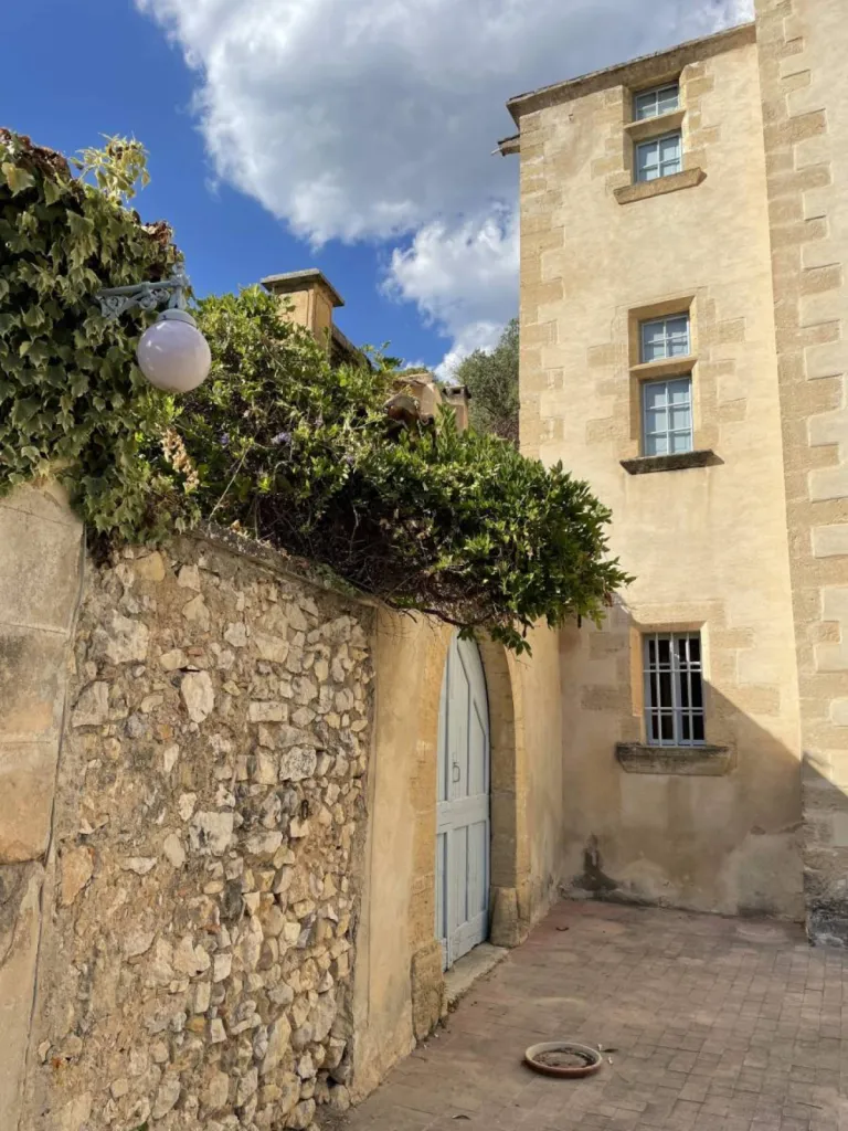 Rénovation de château dans le Luberon par Inspirations d'Intérieurs