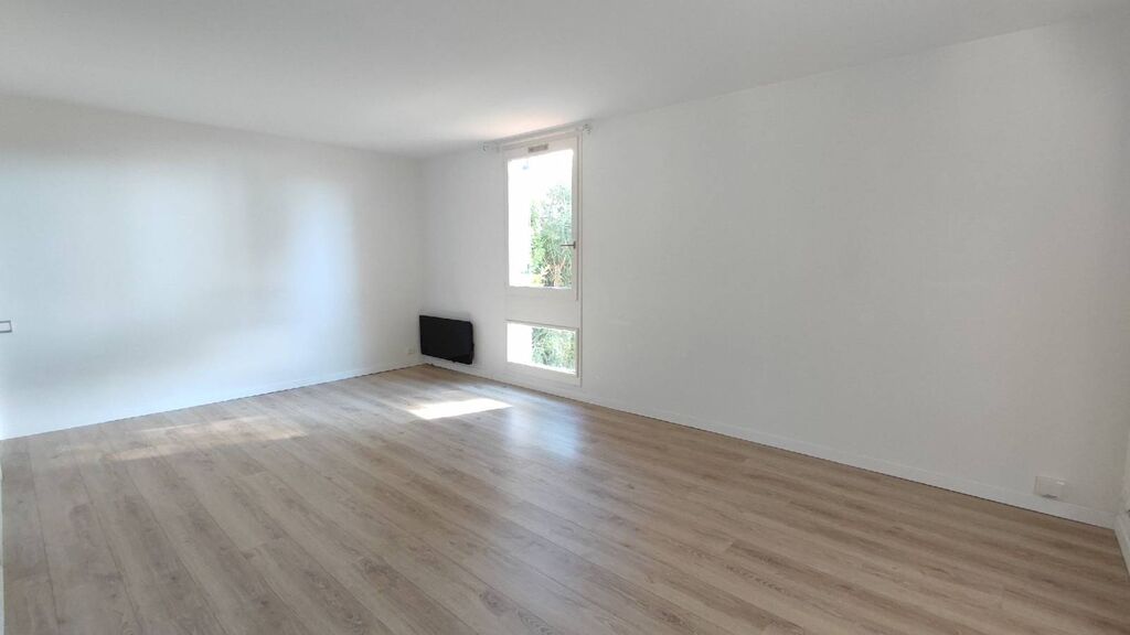 A vendre appartement T4 Cassis  en rez-de-chaussée avec véranda dans copropriété sécurisée