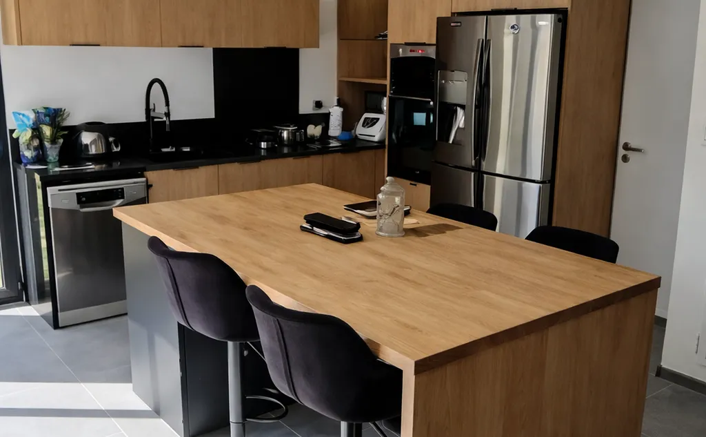 Notre zone d'activité pour ce serviceCuisine sur mesure à Martigues et la cote bleue : agencement optimisé avec plans de travail bois ou pierre naturelle 2026