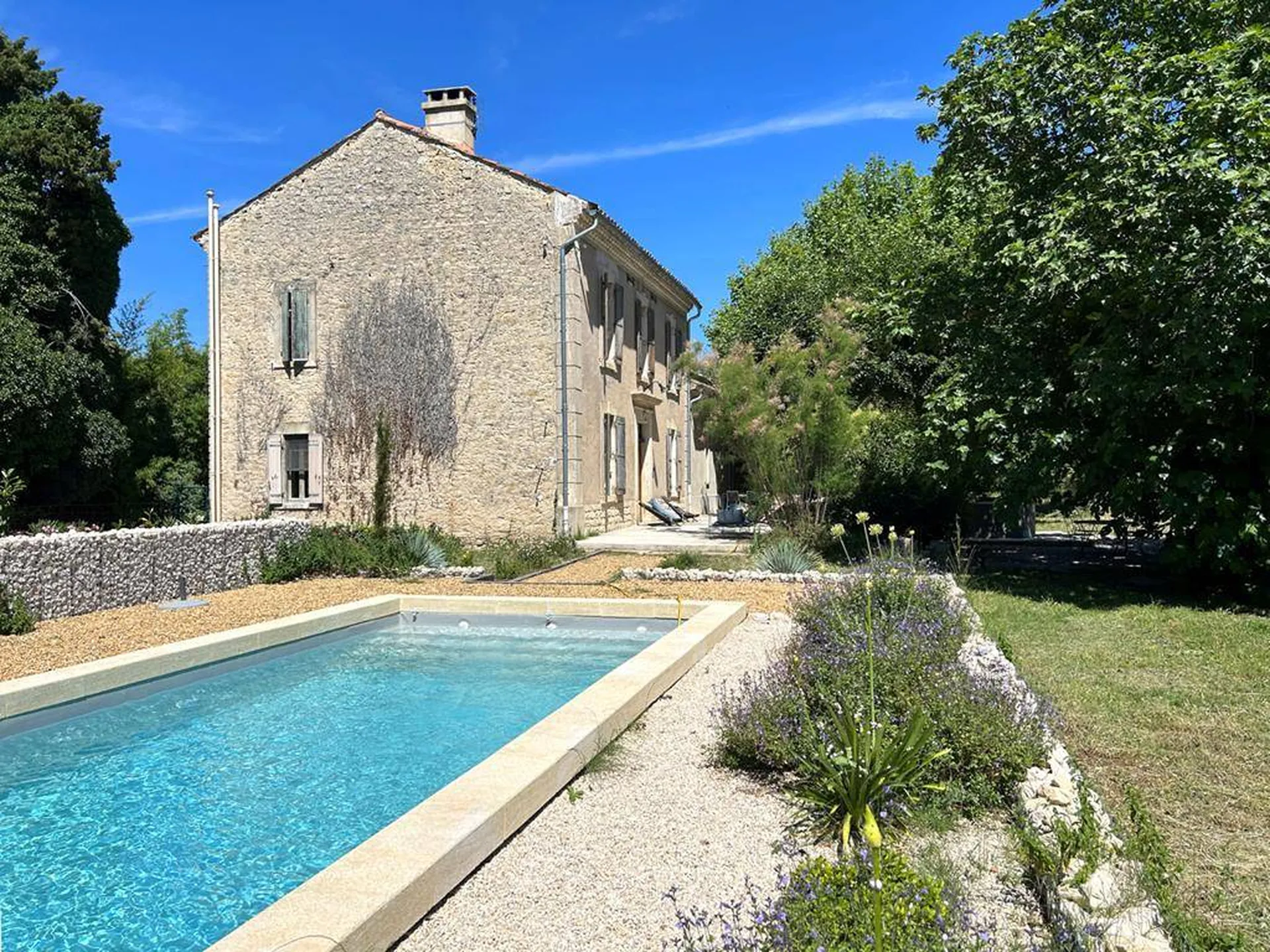 Authentique Mas XXᵉ, sur 5000 m², entre Dentelles de Montmirail et Mont Ventoux.