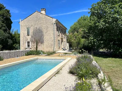 Authentique Mas XXᵉ, sur 5000 m², entre Dentelles de Montmirail et Mont Ventoux.