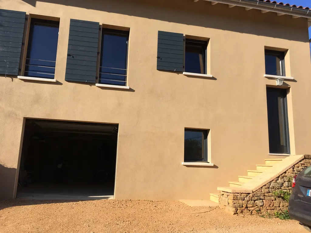 fenêtres PVC gris anthracite 7016 à ST MARTIN EN HAUT