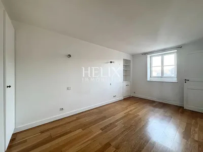 A vendre dans un bel ensemble immobilier du centre de Saint Germain en Laye un appartement deux pièces en dernier étage avec ascenseur