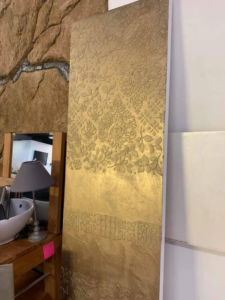 ENDUIT EN RELIEF ET PATINE OR MARRON GLACE TERRE DU MONDE