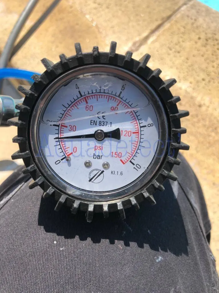 Mise en pression refoulementssur une piscine 20x10 à BANDOL dans le VAR