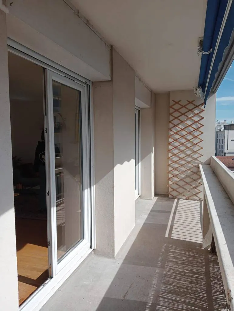 Installation de menuiseries en PVC à Lyon Croix-Rousse en rénovation