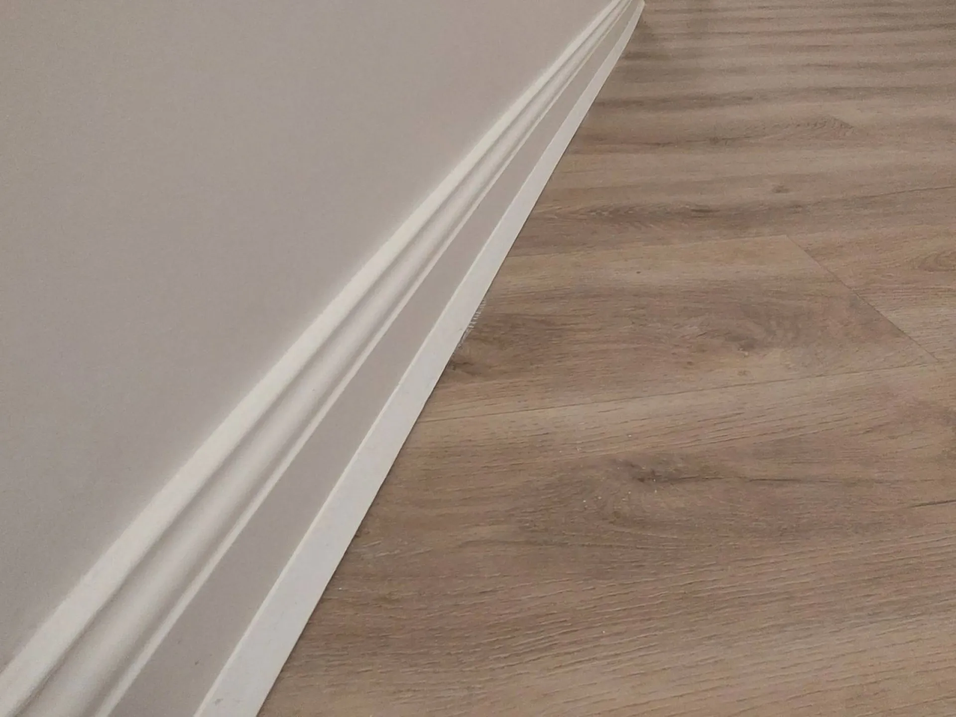 Joints de dilatation du parquet flottant à Sainte Maxime dans le Var