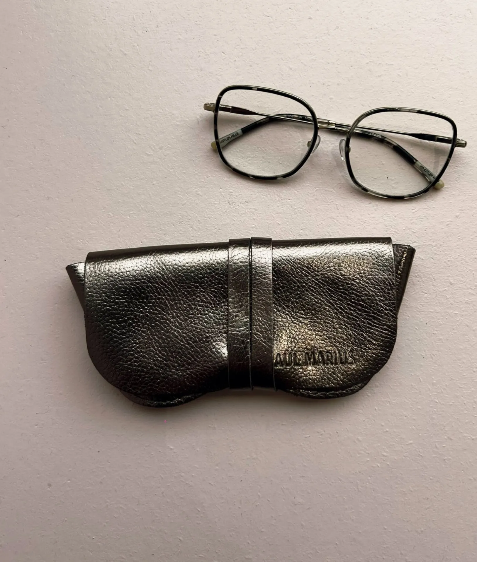 Etui à lunettes Paul Marius disponible chez Evasion Eu 